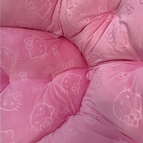 Hello kitty pink saucer chair - Picture 8 of 8